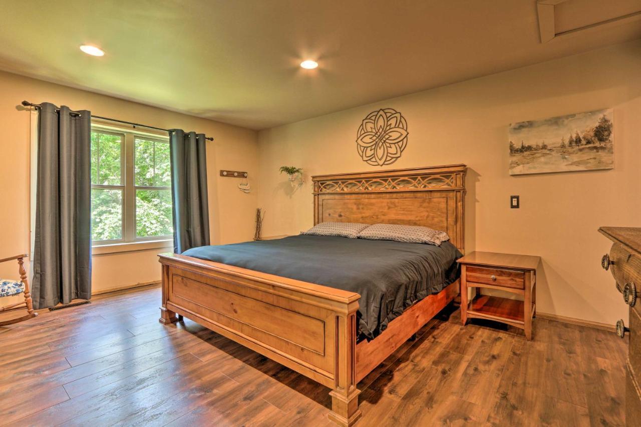 Butler Cabin On 19 Acres With Hot Tub And Fire Pit! Exterior photo